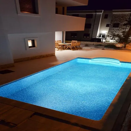 Your Pleasure Point Apartman