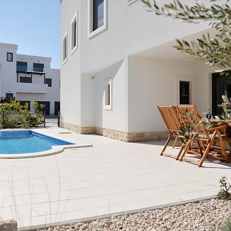 Your Pleasure Point * Murter